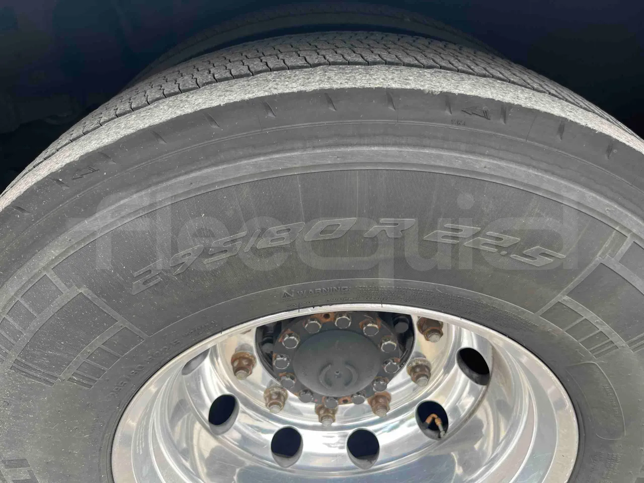 Iveco Magelys SFR2XX - EUR6 - 294kW - 12.265m - tread condition front tires right