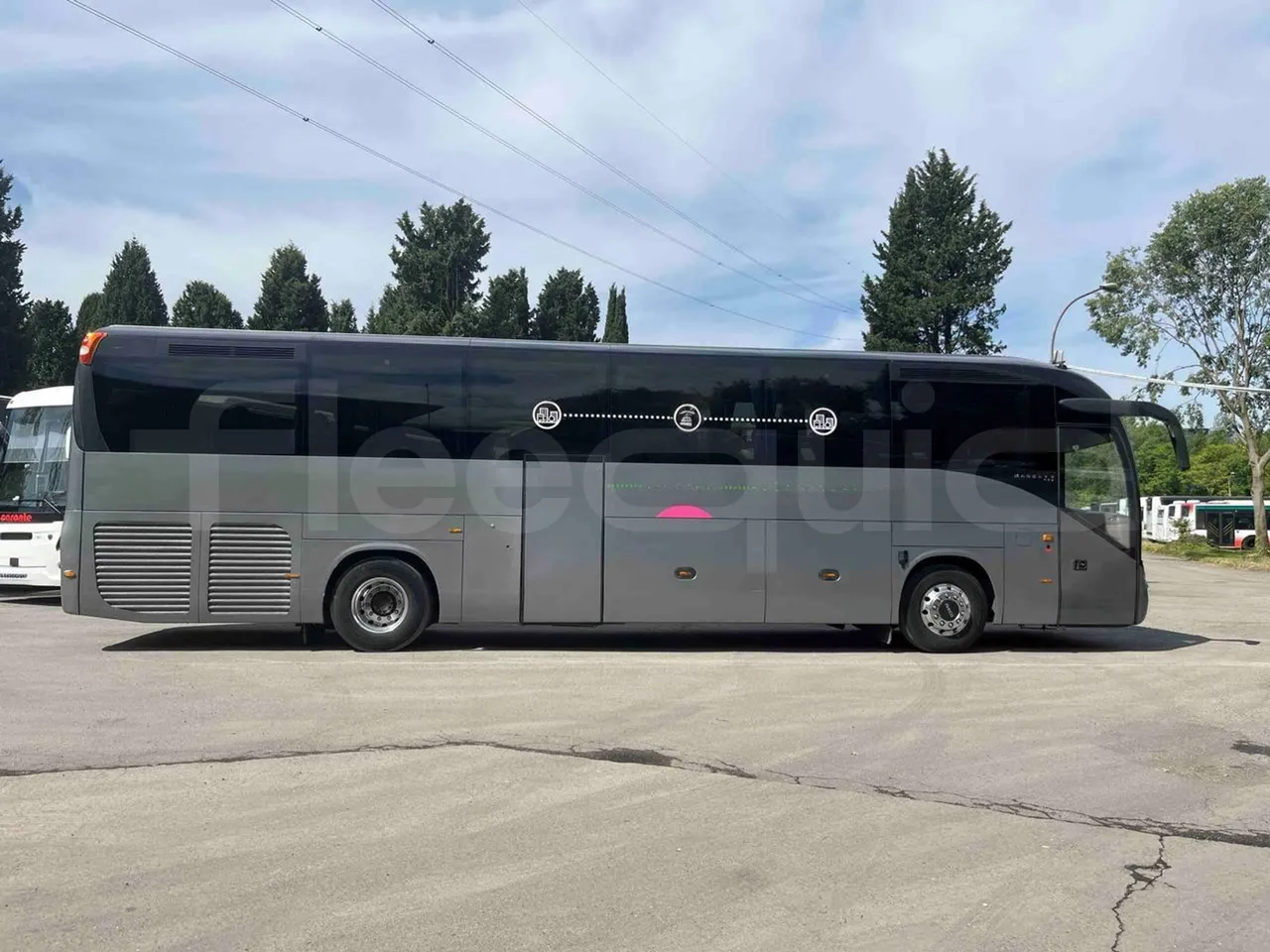 Iveco Magelys SFR2XX - EUR6 - 294kW - 12.265m - right side doors closed