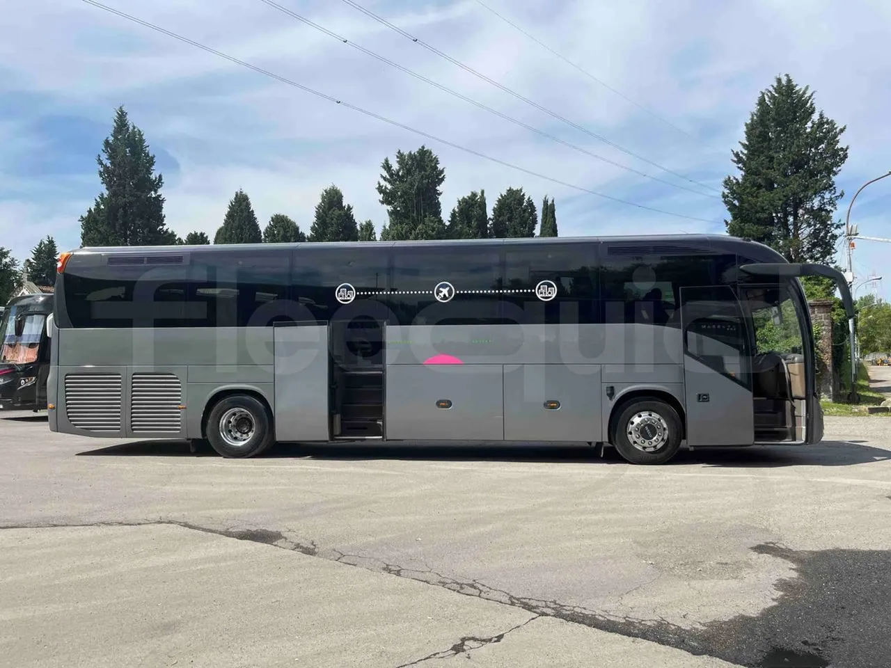 Iveco Magelys SFR2XX - EUR6 - 294kW - 12.265m - right side doors open