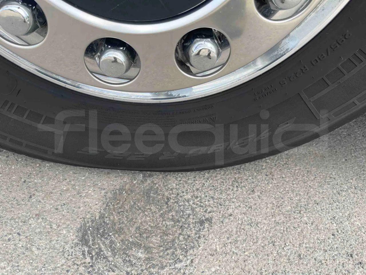 Iveco Magelys SFR2XX - EUR6 - 294kW - 12.265m - front left tire measurements