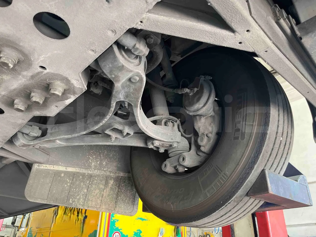Iveco Magelys SFR2XX - EUR6 - 294kW - 12.265m - front axle left side