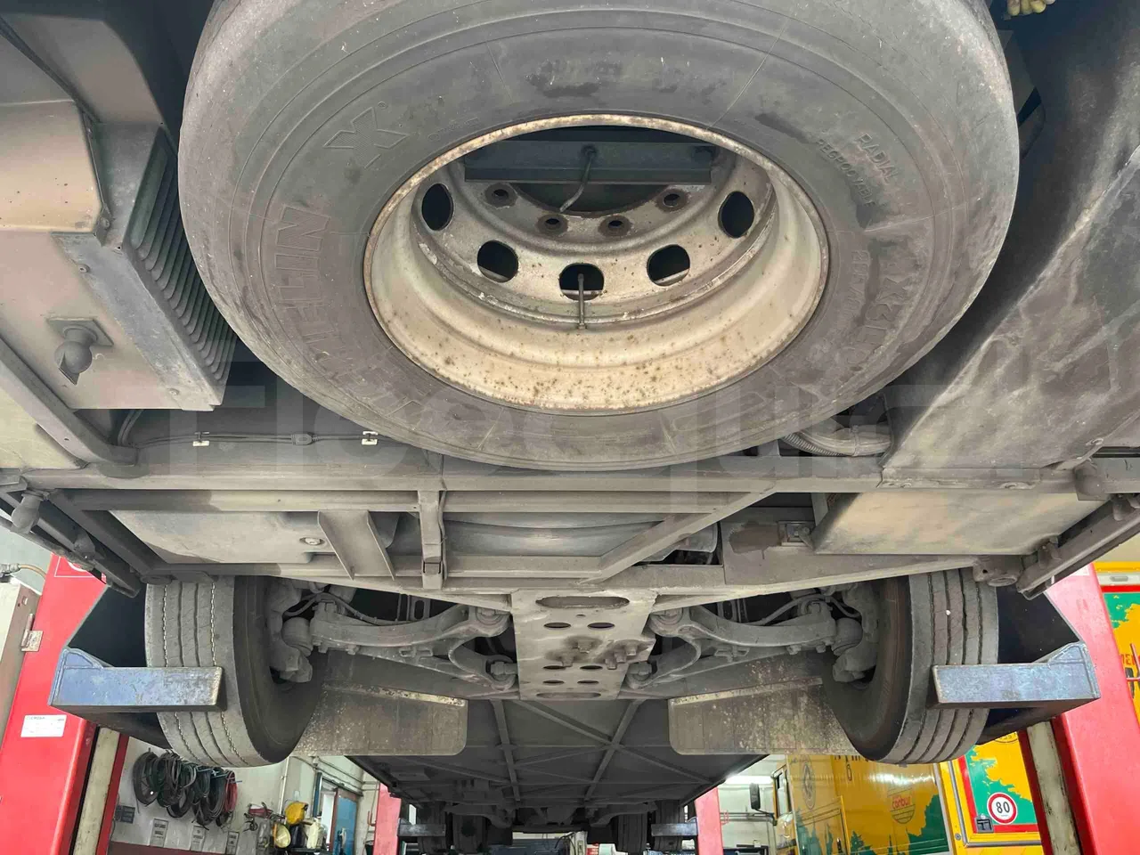 Iveco Magelys SFR2XX - EUR6 - 294kW - 12.265m - front undercarriage from front