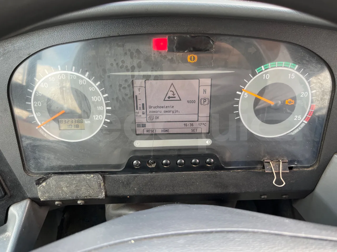 Mercedes-Benz Conecto 628B02 -EUR6 - 265kW -18m - dashboard lights on