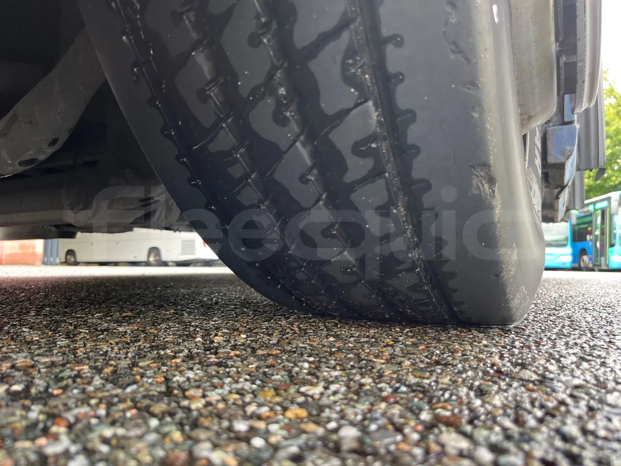 Mercedes-Benz Conecto 628B02 -EUR6 - 265kW -18m - tread condition front tires right