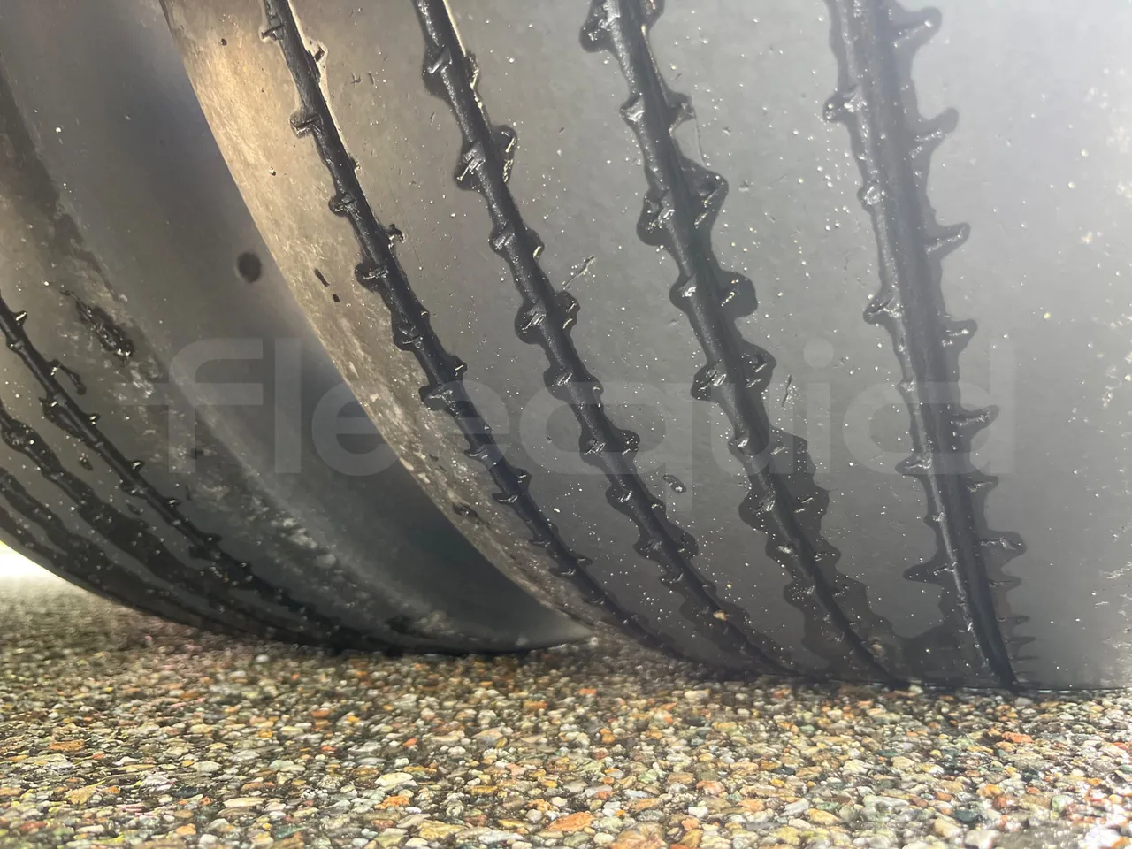 Mercedes-Benz Conecto 628B02 -EUR6 - 265kW -18m - tread condition second axle tires left