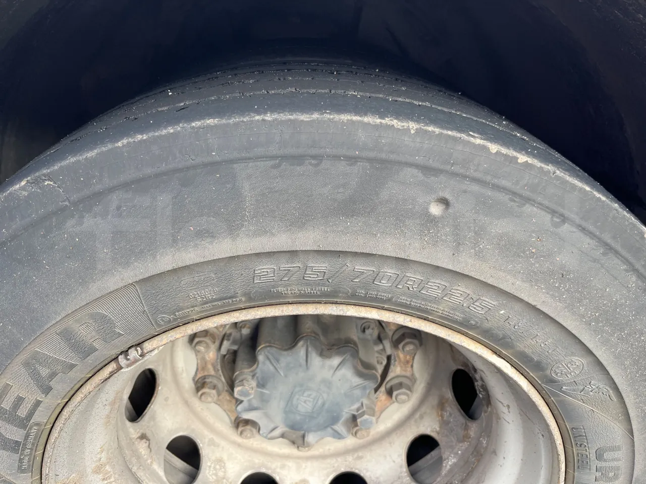 Mercedes-Benz Conecto 628B02 -EUR6 - 265kW -18m - rear left tire photo