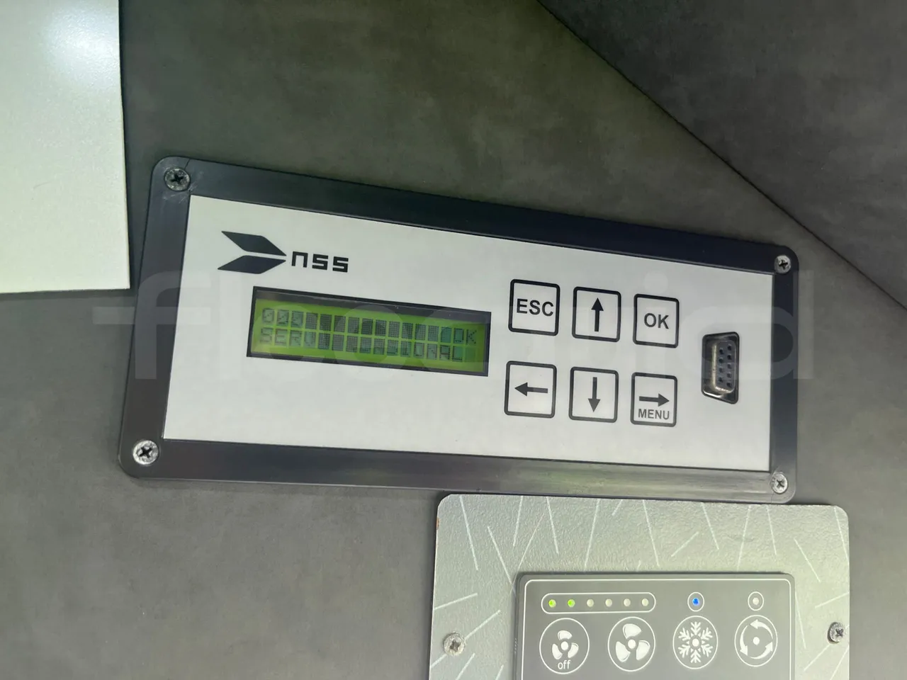 Mercedes-Benz 518 CDI 906 - Euro5 - 135kW - 7.770mt - command unit indicators