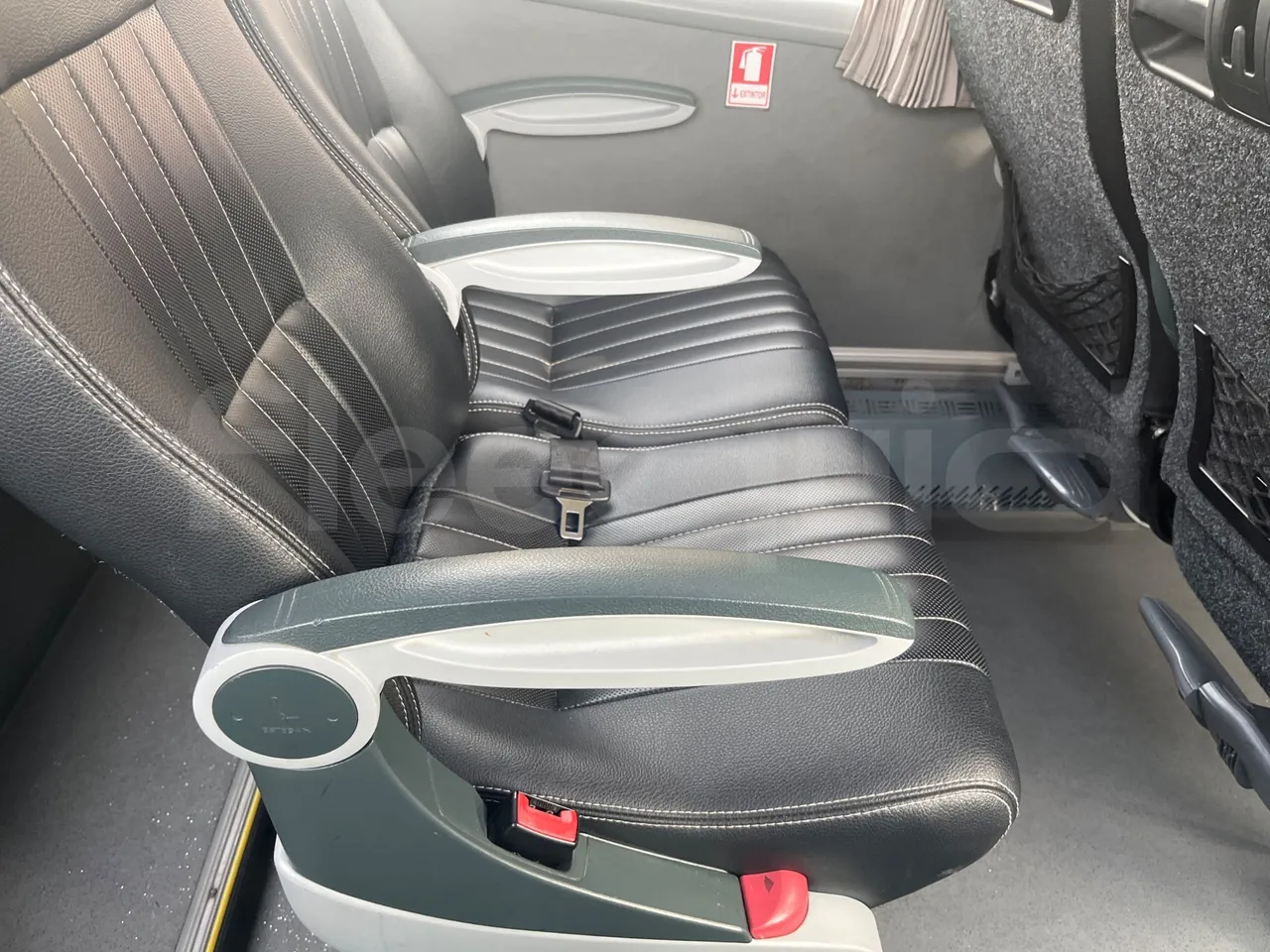 Mercedes-Benz 518 CDI 906 - Euro5 - 135kW - 7.770mt - armrest detail photo