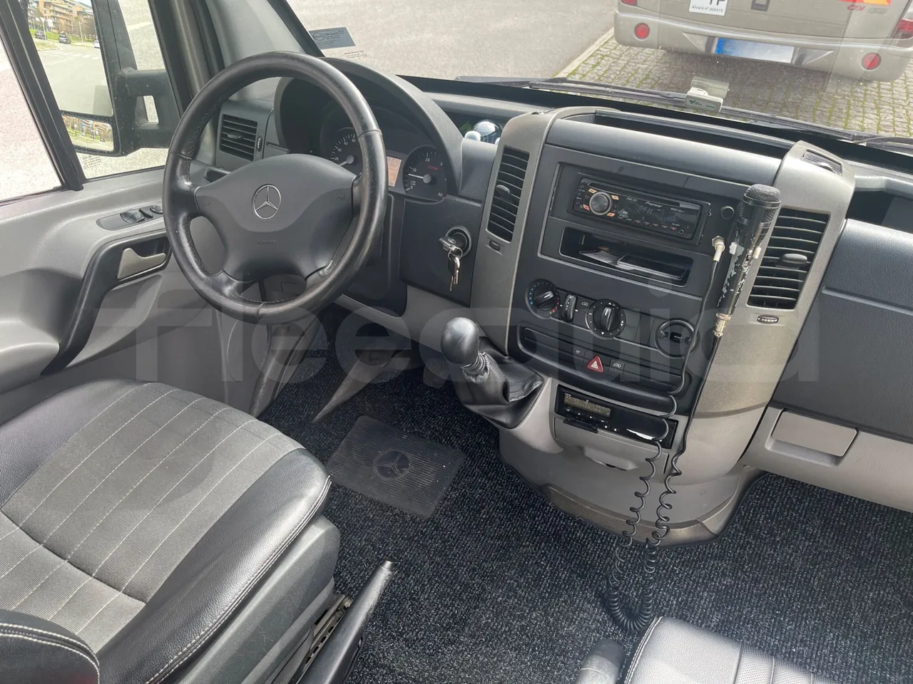 Mercedes-Benz 518 CDI 906 - Euro5 - 135kW - 7.770mt - buttons panels on