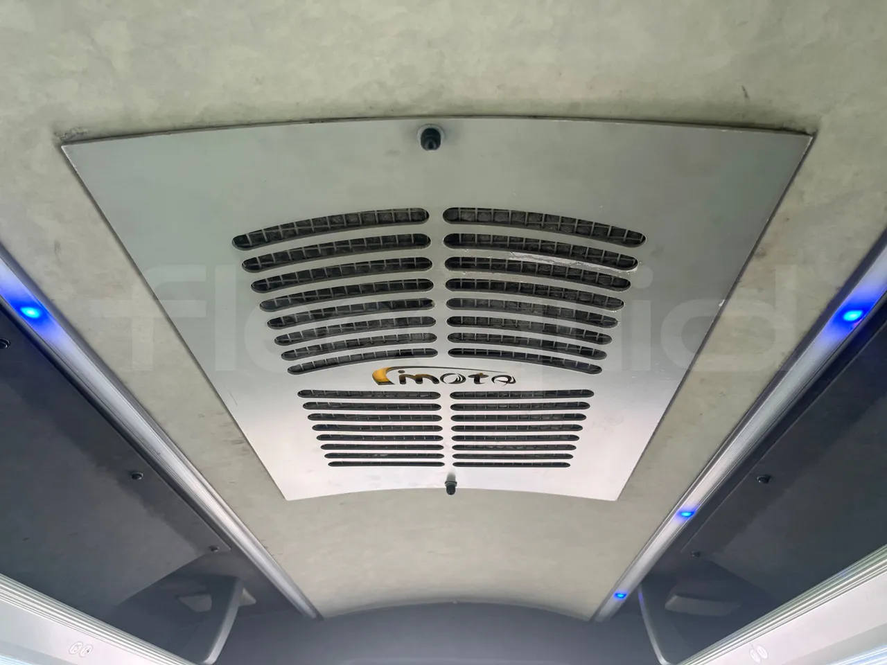 Mercedes-Benz 518 CDI 906 - Euro5 - 135kW - 7.770mt - usb charging detail