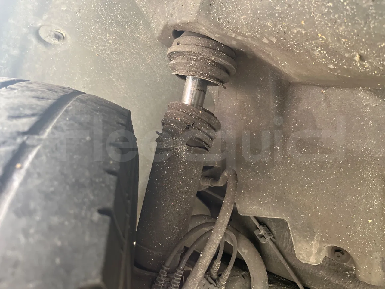 Mercedes-Benz 518 CDI 906 - Euro5 - 135kW - 7.770mt - front air springs left