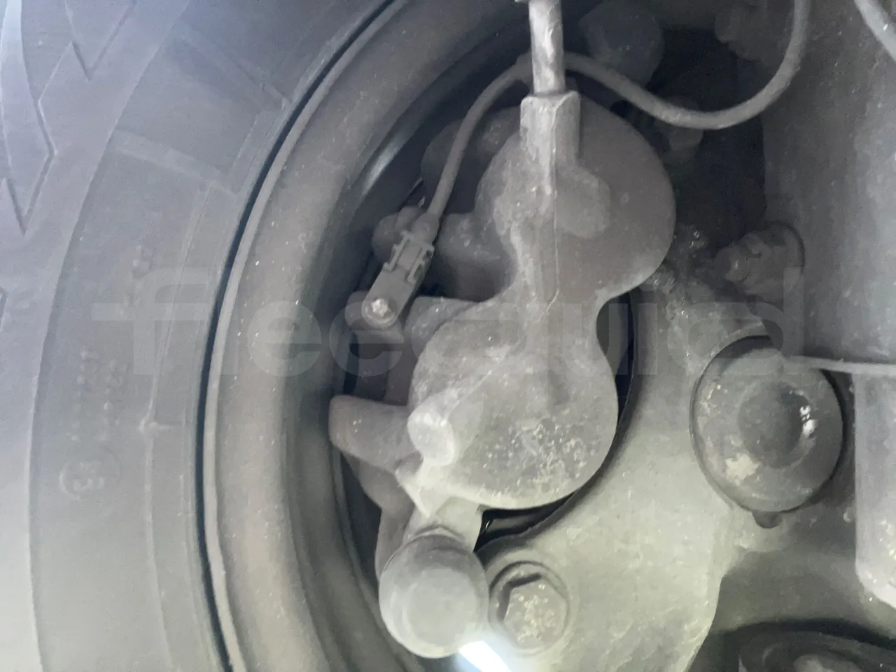 Mercedes-Benz 518 CDI 906 - Euro5 - 135kW - 7.770mt - front brake calipers left