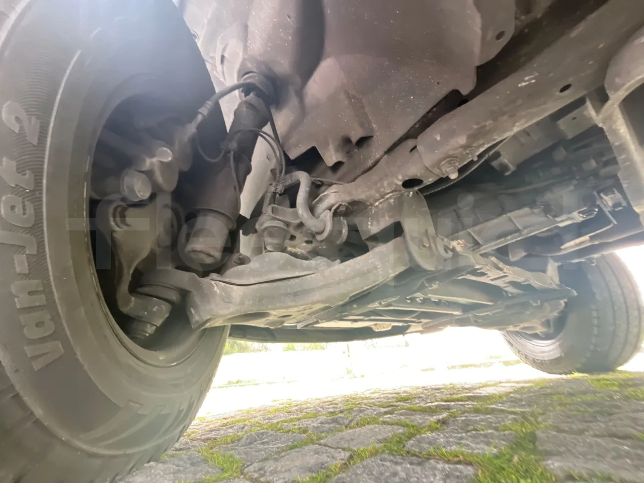 Mercedes-Benz 518 CDI 906 - Euro5 - 135kW - 7.770mt - front shock absorbers left