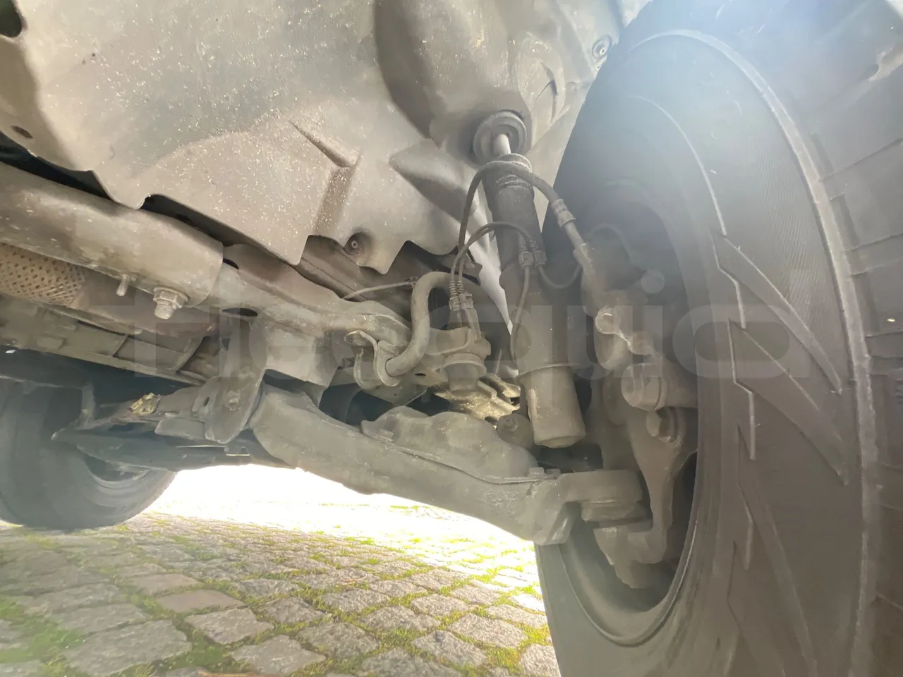 Mercedes-Benz 518 CDI 906 - Euro5 - 135kW - 7.770mt - front shock absorbers right