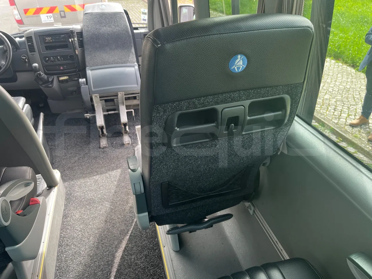 Mercedes-Benz 518 CDI 906 - Euro5 - 135kW - 7.770mt - forward view middle aisle