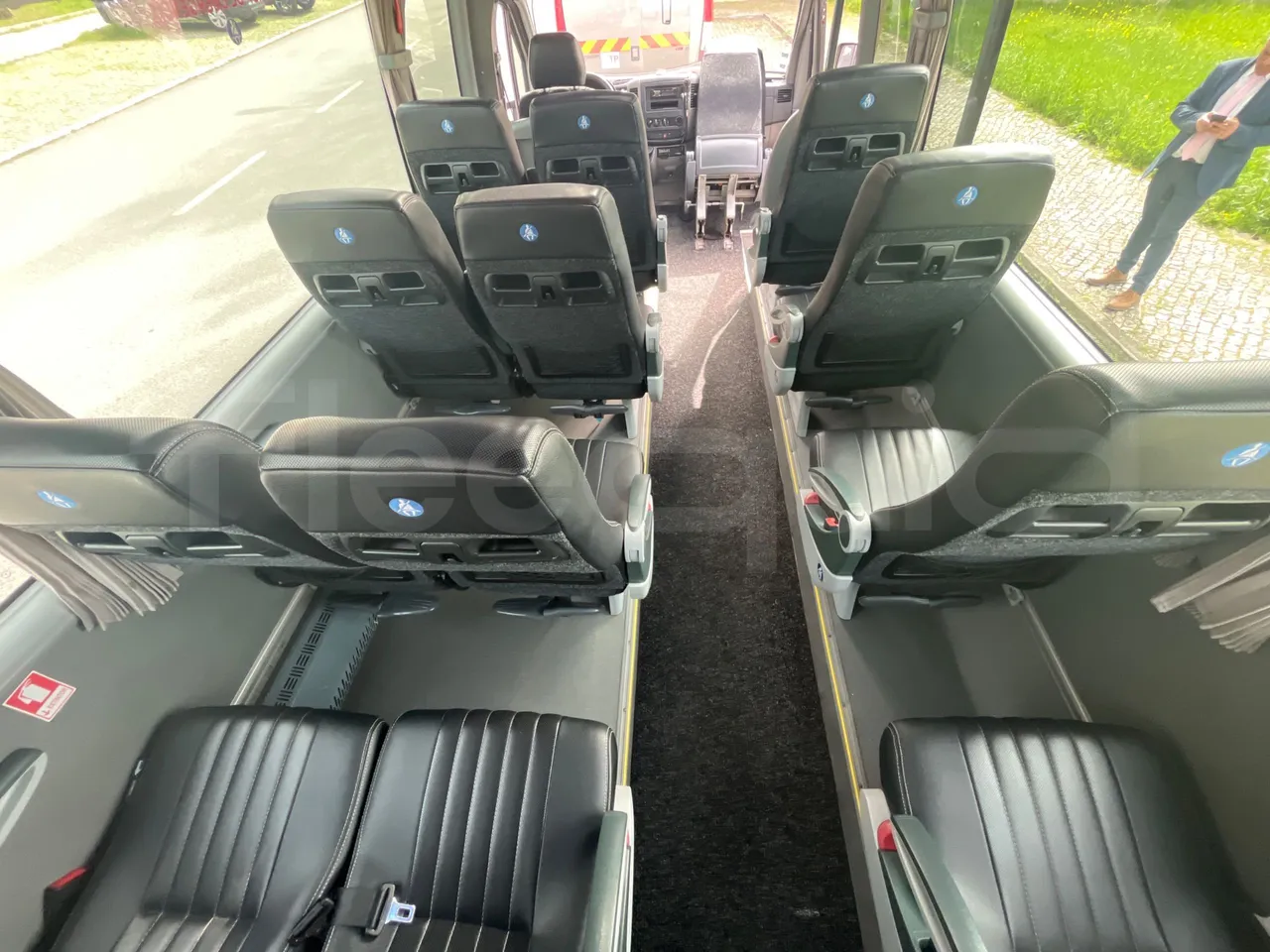 Mercedes-Benz 518 CDI 906 - Euro5 - 135kW - 7.770mt - forward view all seats last row height