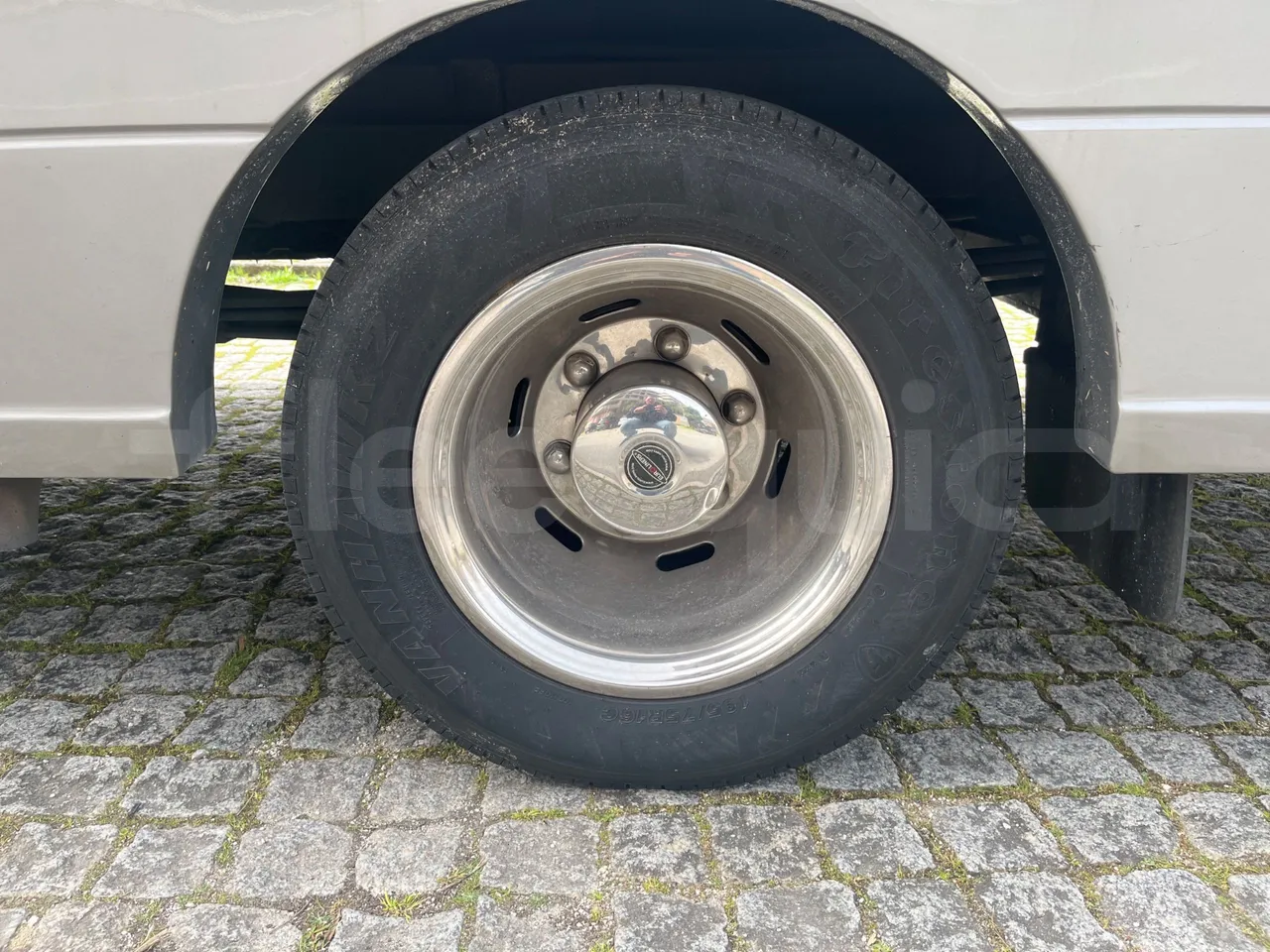 Mercedes-Benz 518 CDI 906 - Euro5 - 135kW - 7.770mt - tread condition front tires left