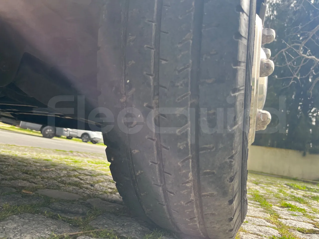 Mercedes-Benz 518 CDI 906 - Euro5 - 135kW - 7.770mt - tread condition third axle tires right