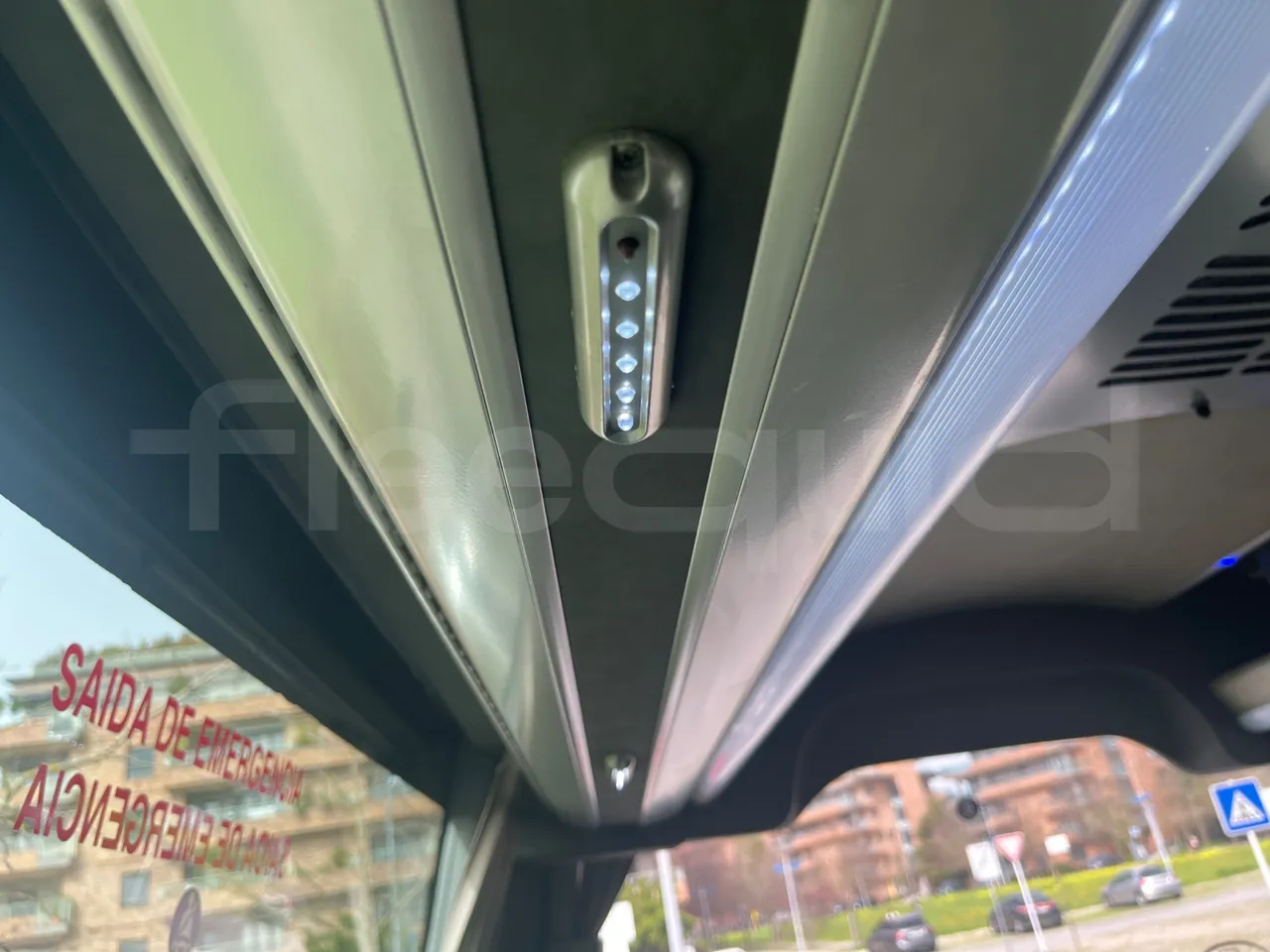 Mercedes-Benz 518 CDI 906 - Euro5 - 135kW - 7.770mt - power outlets detail