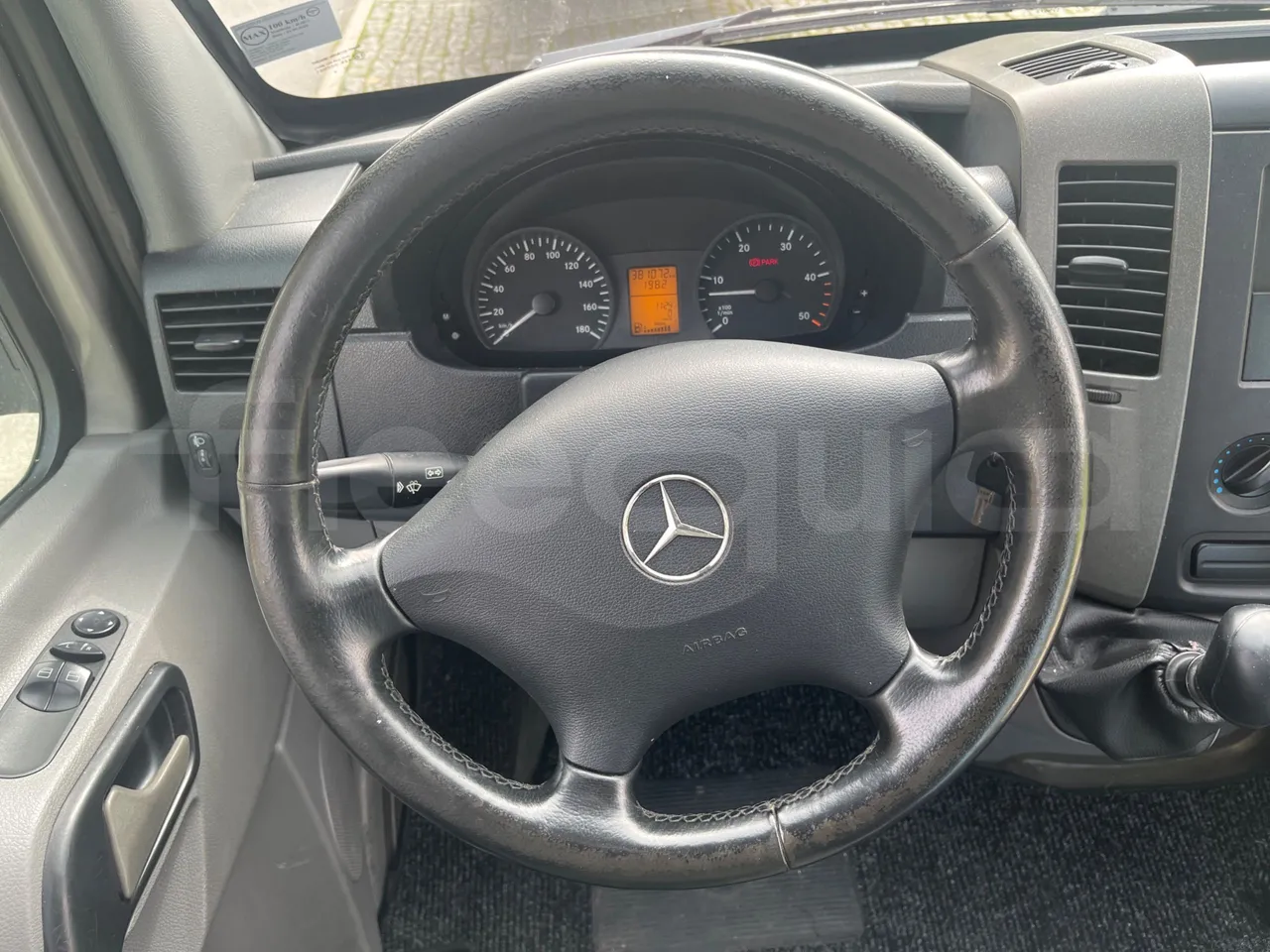 Mercedes-Benz 518 CDI 906 - Euro5 - 135kW - 7.770mt - steering wheel photo