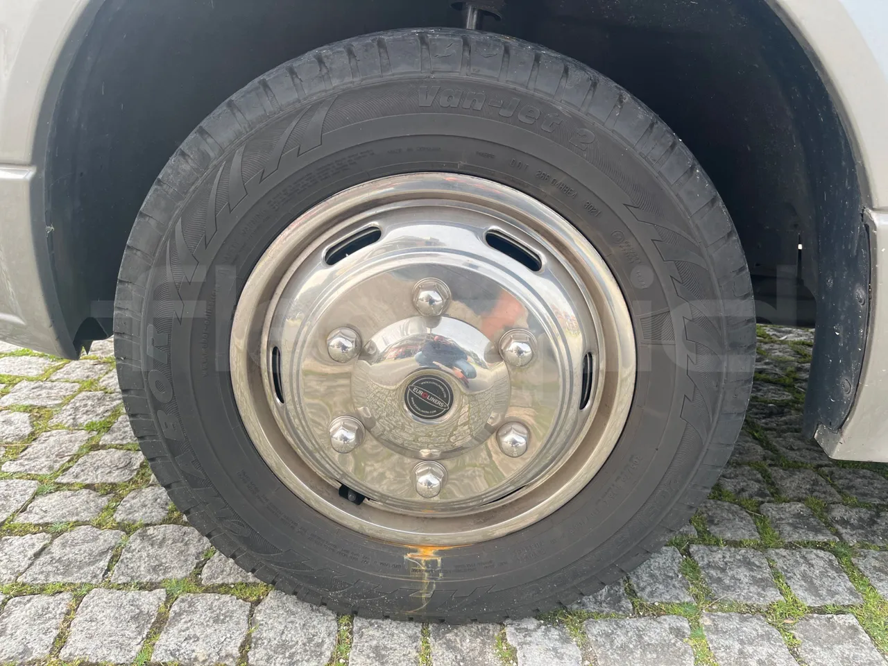 Mercedes-Benz 518 CDI 906 - Euro5 - 135kW - 7.770mt - front left tire measurements