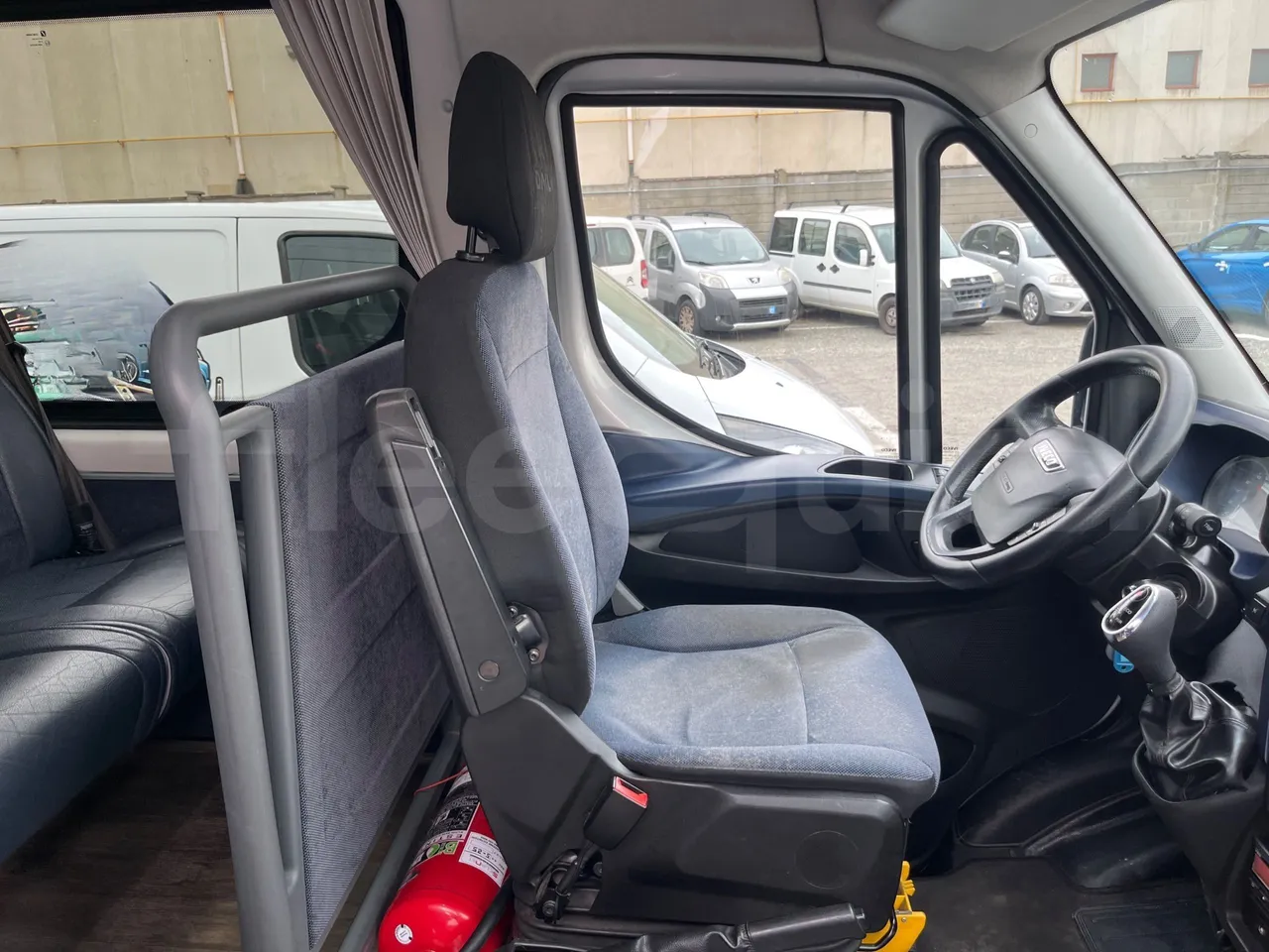 Iveco Daily A65C18 - Euro6 - 132kW - 7.498mt - driver's seat photo