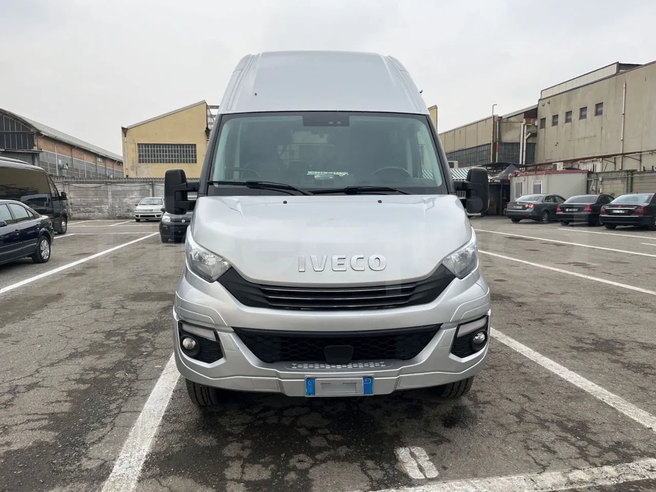 Iveco Daily A65C18 - Euro6 - 132kW - 7.498mt - front photo