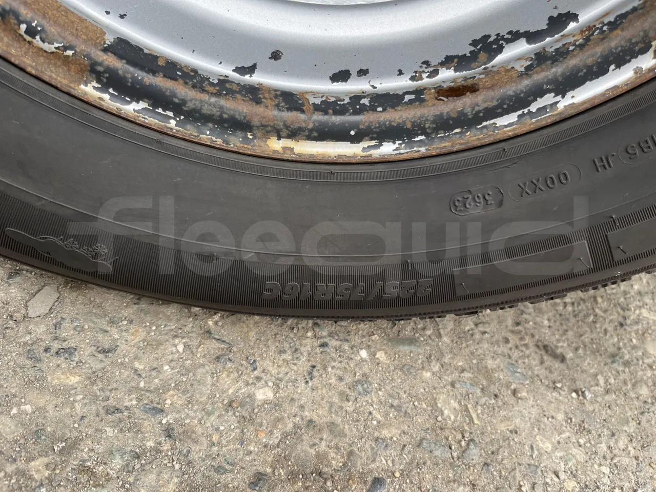 Iveco Daily A65C18 - Euro6 - 132kW - 7.498mt - tread condition front tires right