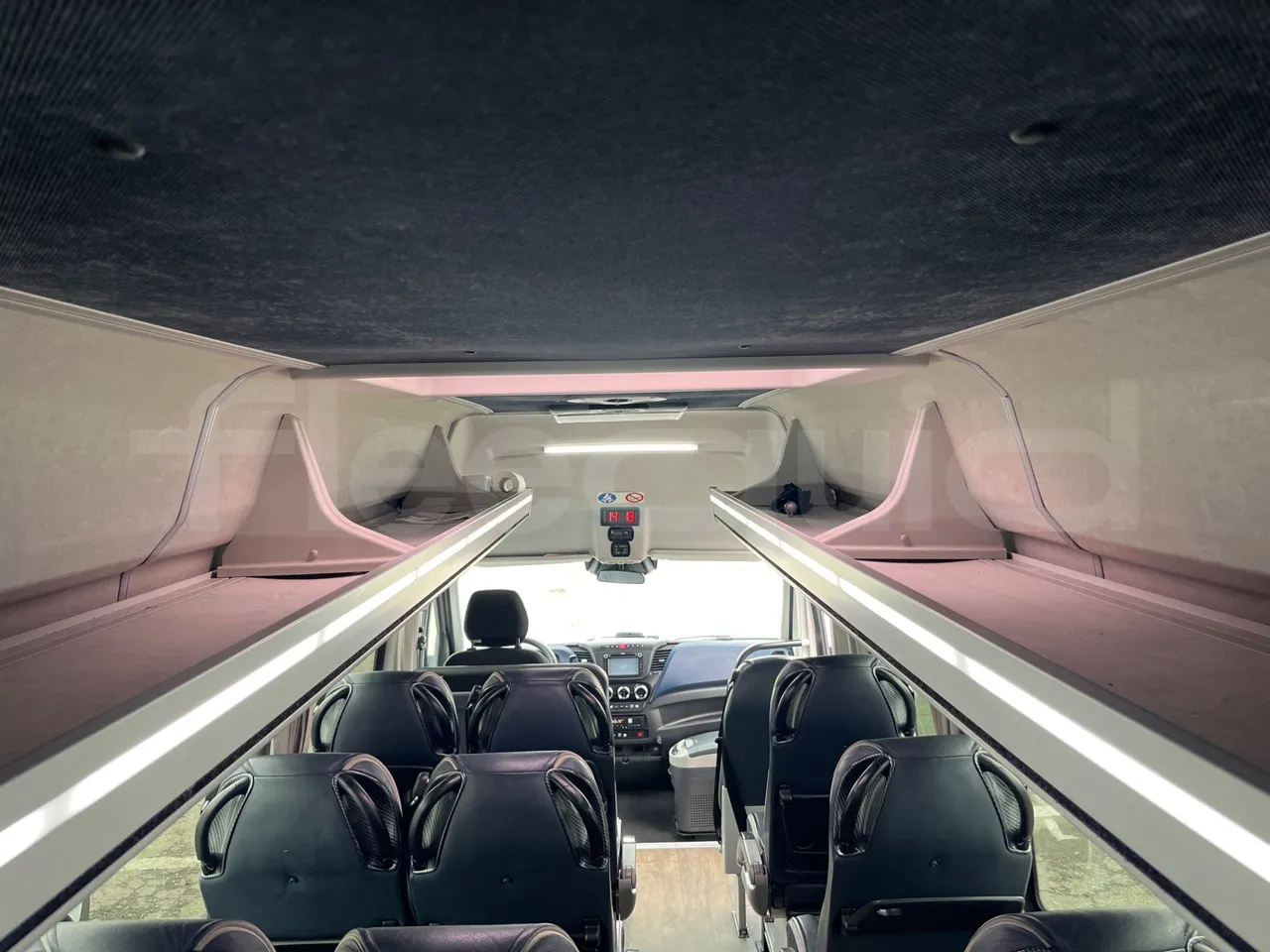 Iveco Daily A65C18 - Euro6 - 132kW - 7.498mt - overhead compartments photo