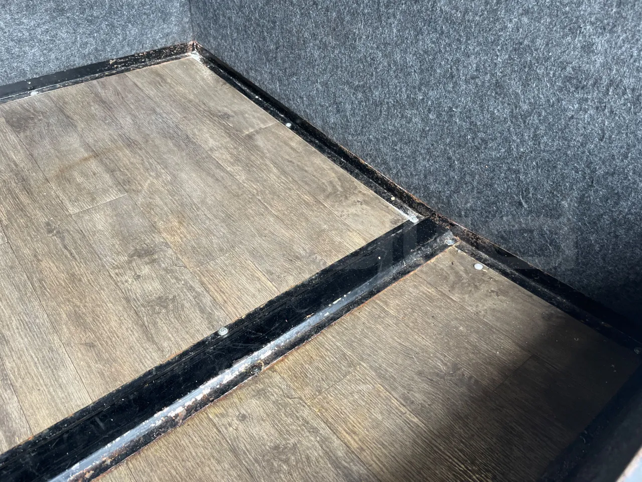 Iveco Daily A65C18 - Euro6 - 132kW - 7.498mt - under carpet photo