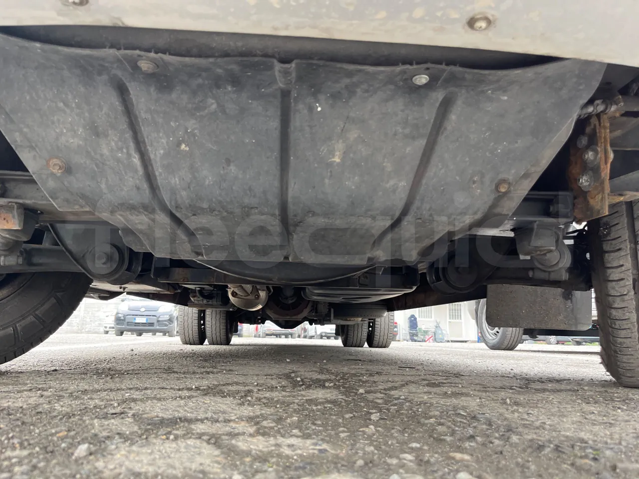 Iveco Daily A65C18 - Euro6 - 132kW - 7.498mt - front undercarriage from front