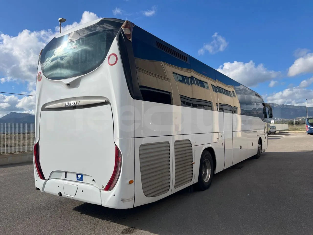 Iveco Magelys SFR2XX - Euro6 - 294kW - 12.830mt - 3/4 right rear doors closed