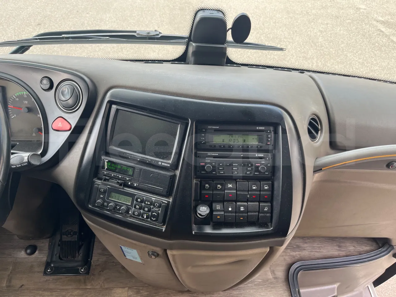 Iveco Magelys SFR2XX - Euro6 - 294kW - 12.830mt - radio accessories photo