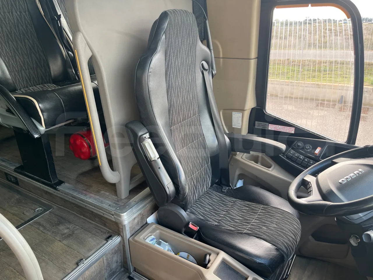 Iveco Magelys SFR2XX - Euro6 - 294kW - 12.830mt - driver's seat photo