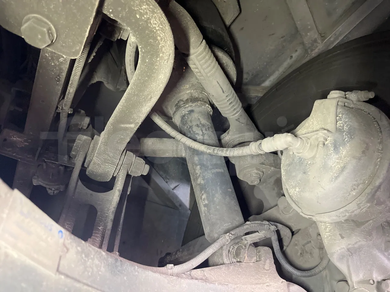 Iveco Magelys SFR2XX - Euro6 - 294kW - 12.830mt - front shock absorbers left