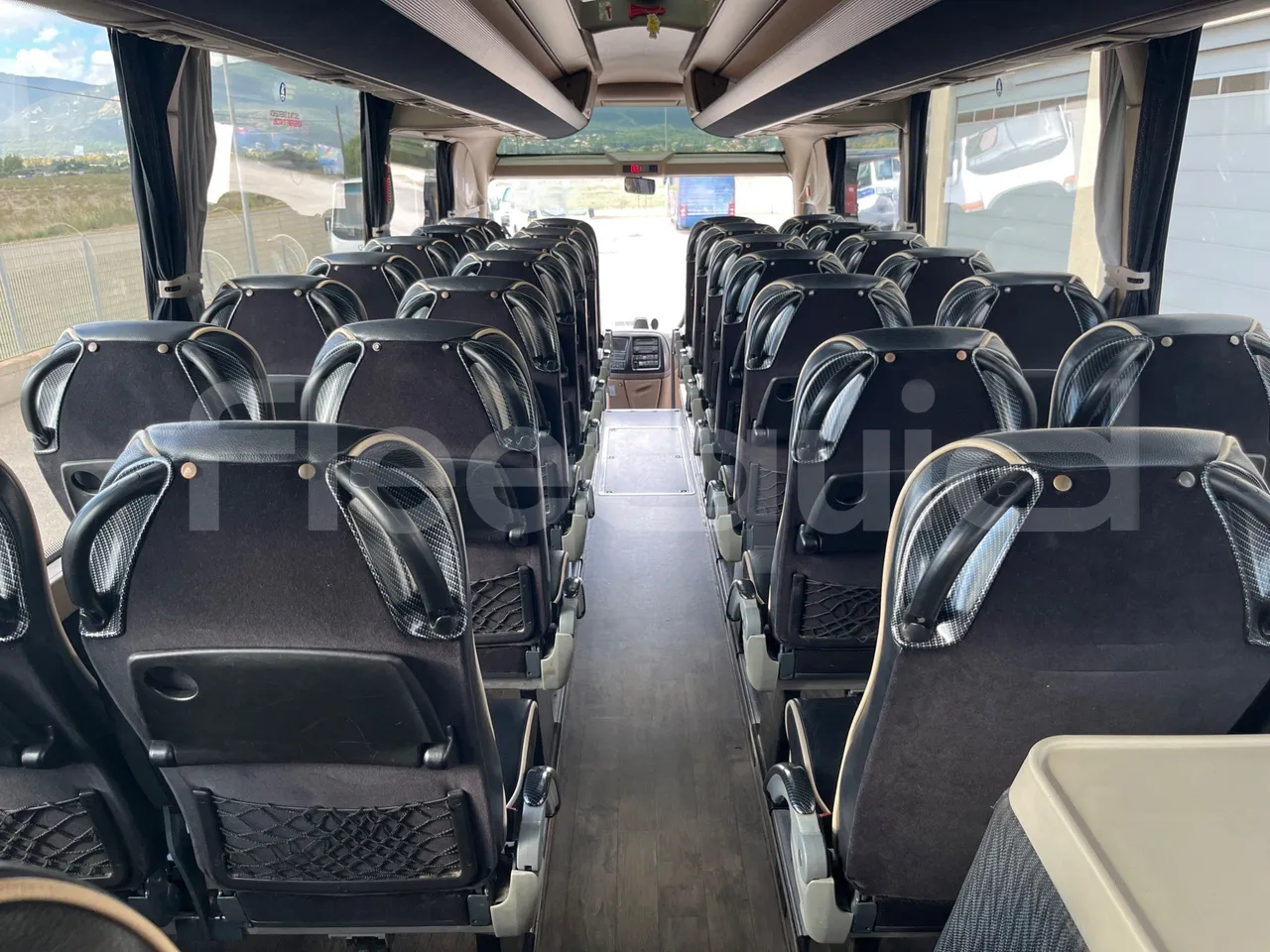 Iveco Magelys SFR2XX - Euro6 - 294kW - 12.830mt - forward view middle aisle