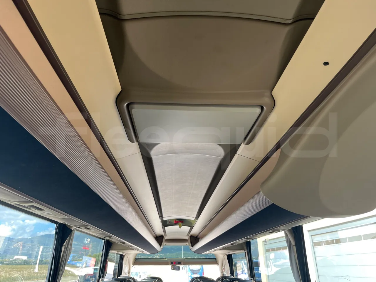 Iveco Magelys SFR2XX - Euro6 - 294kW - 12.830mt - monitor detail photo