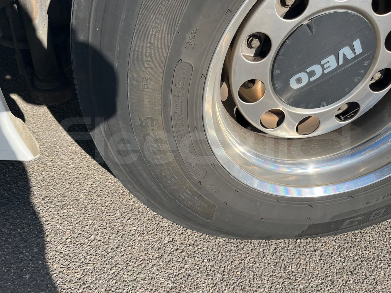 Iveco Magelys SFR2XX - Euro6 - 294kW - 12.830mt - tread condition front tires right