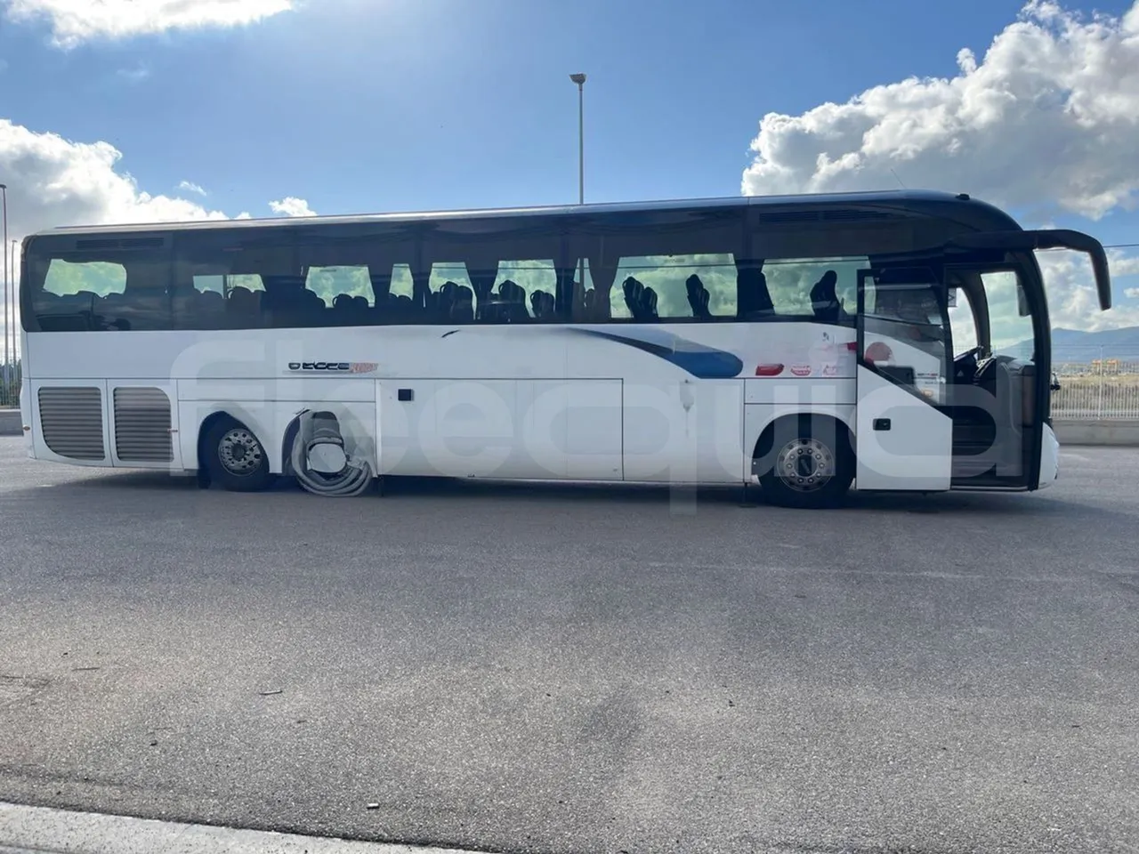 Iveco Magelys SFR2XX - Euro6 - 294kW - 12.830mt - right side doors open