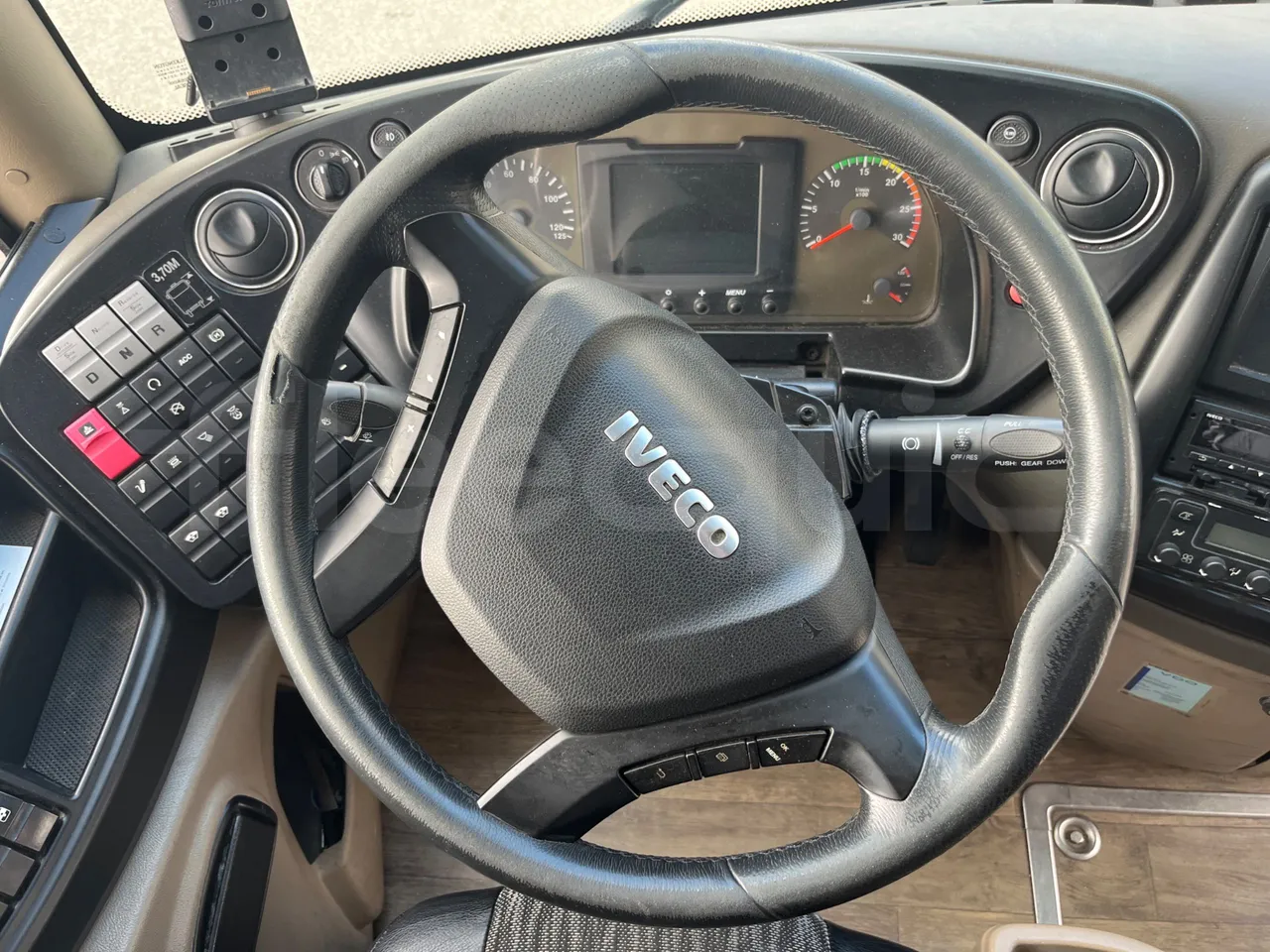 Iveco Magelys SFR2XX - Euro6 - 294kW - 12.830mt - steering wheel photo