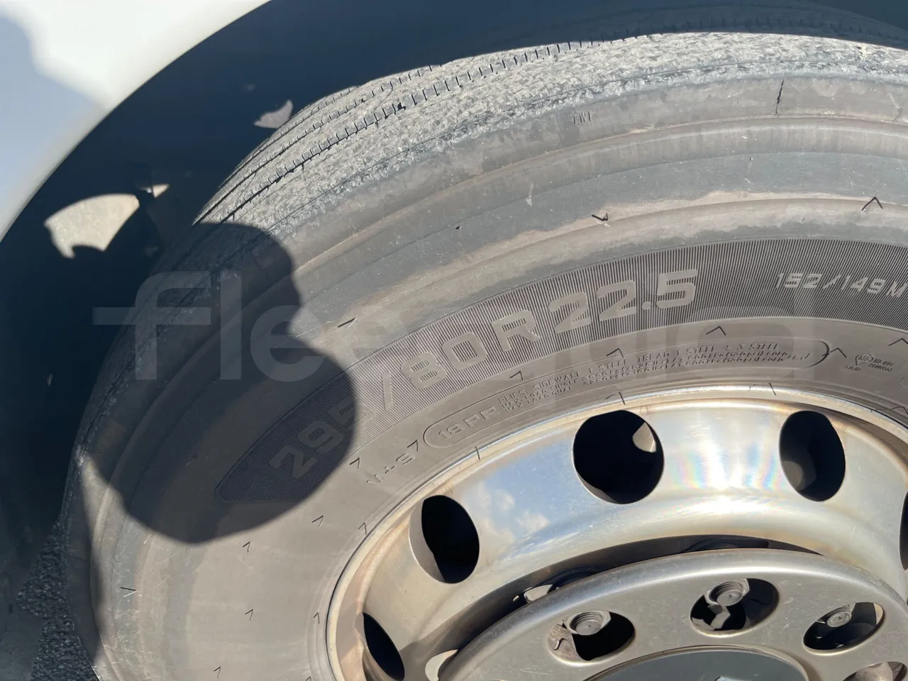 Iveco Magelys SFR2XX - Euro6 - 294kW - 12.830mt - front left tire measurements