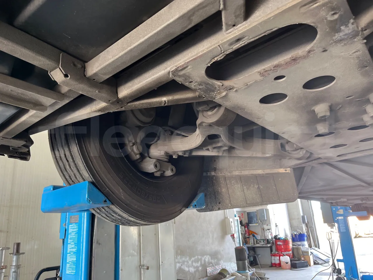 Iveco Magelys SFR2XX - Euro6 - 294kW - 12.830mt - front axle right side