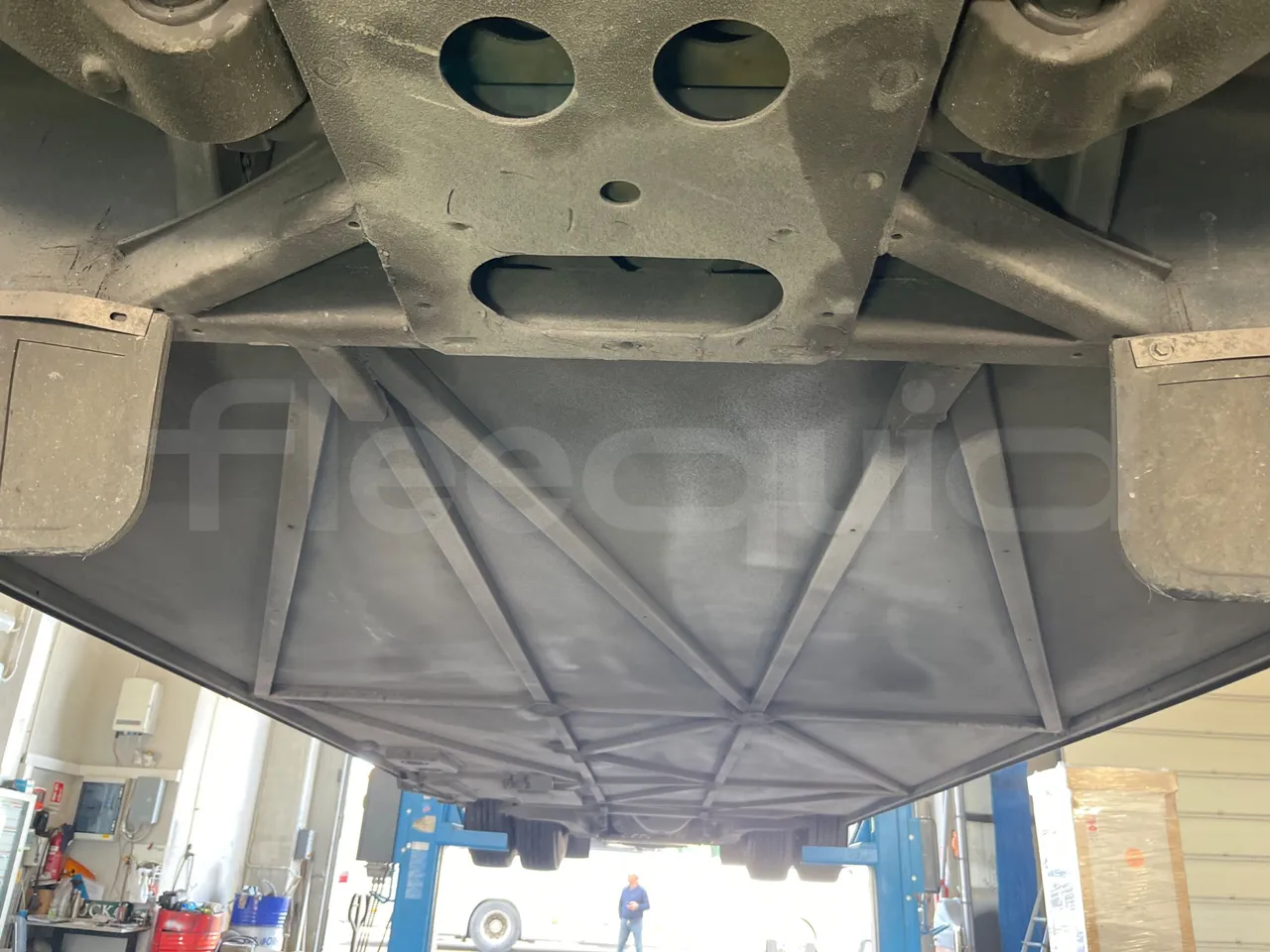 Iveco Magelys SFR2XX - Euro6 - 294kW - 12.830mt - central undercarriage photo