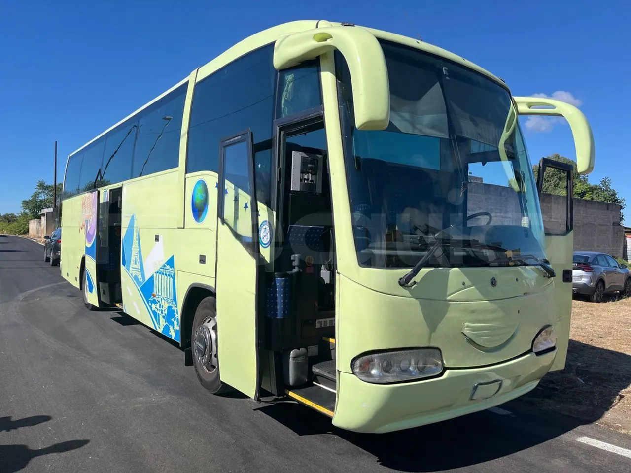Irizar Scania Century K124EB 12.3 - EUR2 - 309kW - 12m - 3/4 right front doors open