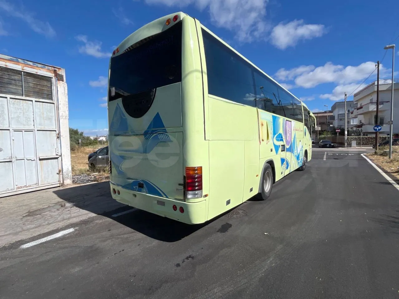 Irizar Scania Century K124EB 12.3 - EUR2 - 309kW - 12m - 3/4 right rear doors closed