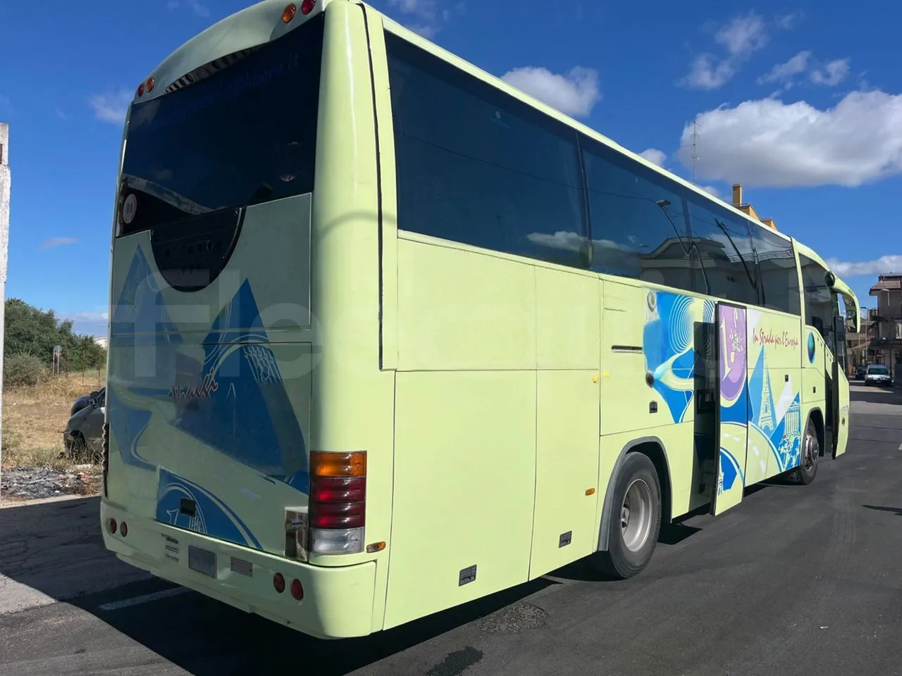 Irizar Scania Century K124EB 12.3 - EUR2 - 309kW - 12m - 3/4 right rear doors open