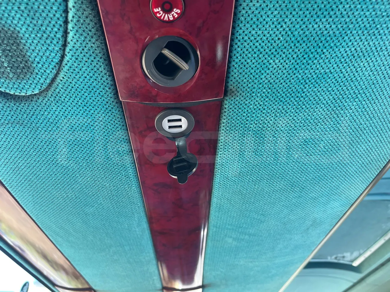 Irizar Scania Century K124EB 12.3 - EUR2 - 309kW - 12m - usb charging detail