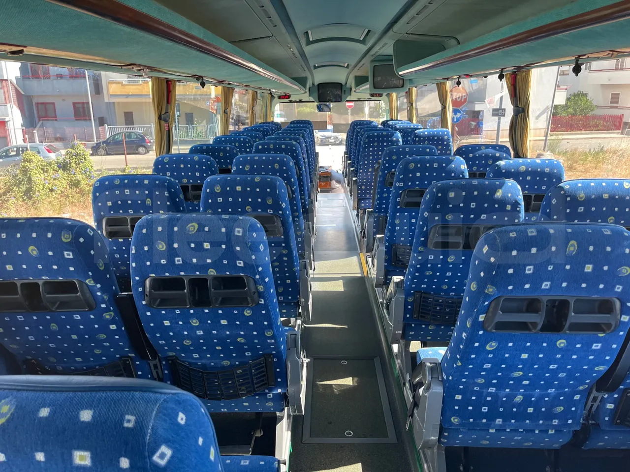 Irizar Scania Century K124EB 12.3 - EUR2 - 309kW - 12m - forward view middle aisle