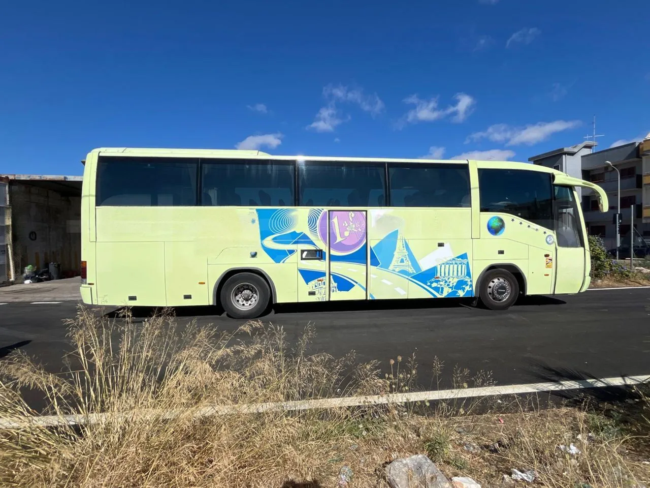 Irizar Scania Century K124EB 12.3 - EUR2 - 309kW - 12m - right side doors closed