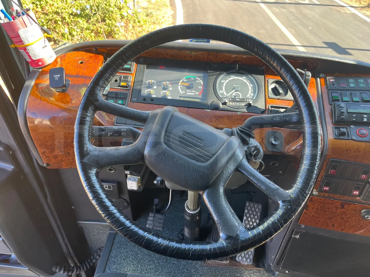 Irizar Scania Century K124EB 12.3 - EUR2 - 309kW - 12m - steering wheel photo
